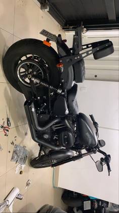 HARLEY-DAVIDSON SPORTSTER IRON 883 